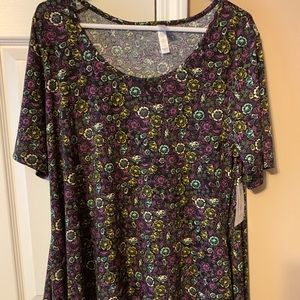 NWT LuLaRoe Large perfect top! Pretty floral.